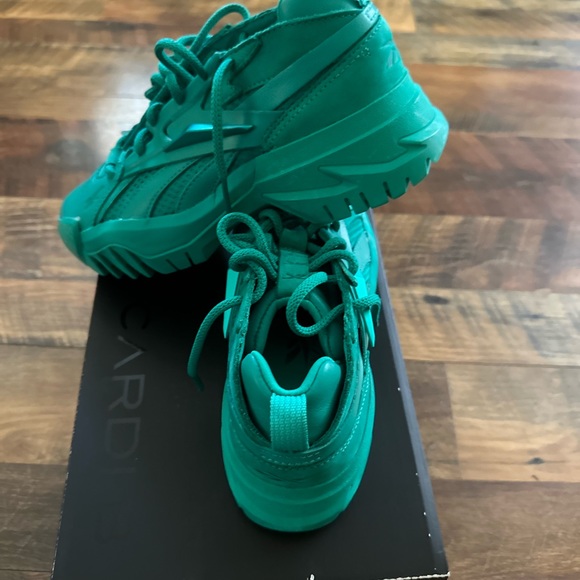 Reebok Cardi B V2 Green NIB Size 7 - Picture 1 of 5